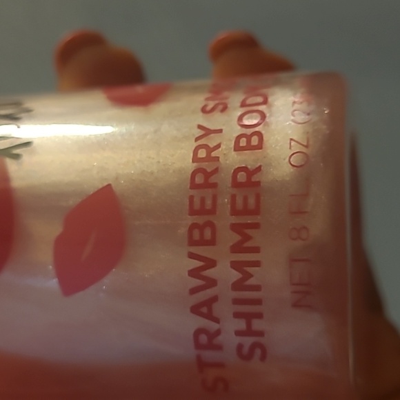 Juicy Couture Pink Strawberry Shimmer Body Oil - 8oz - Picture 6 of 7